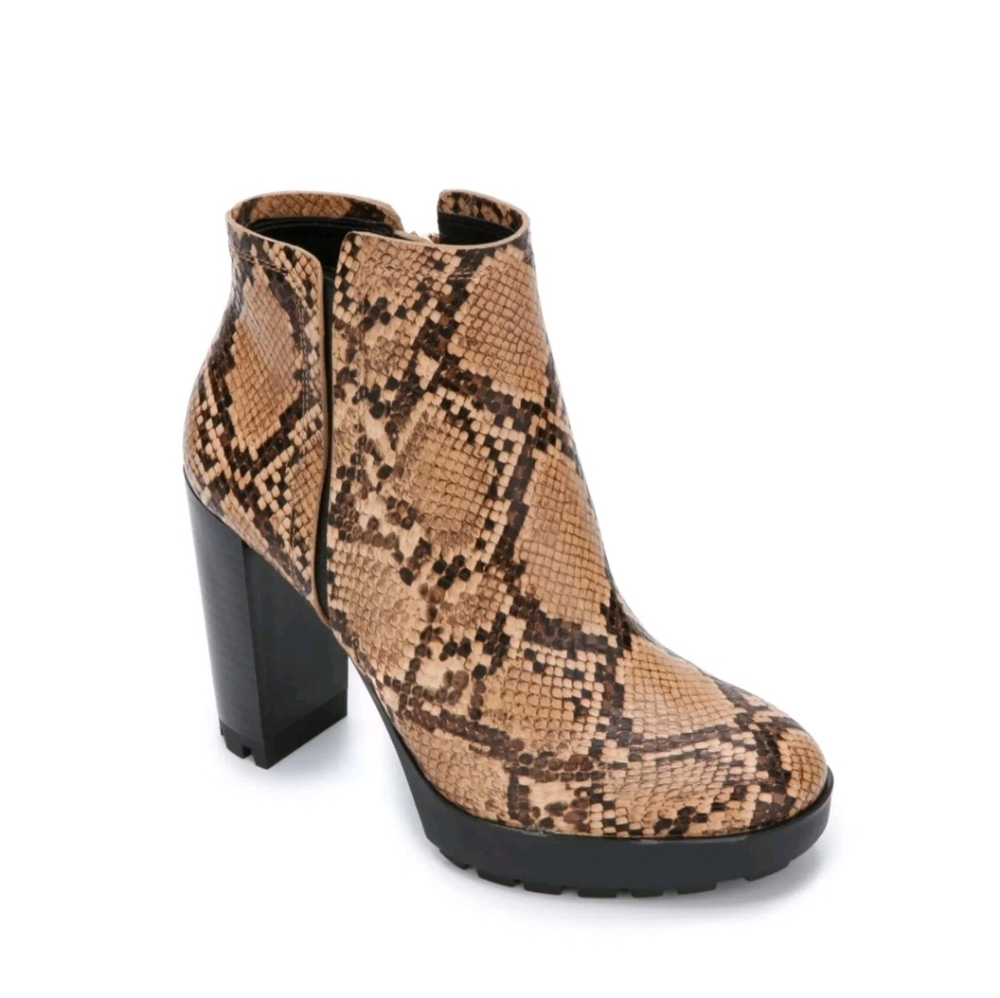 LIKE NEW KENNETH COLE Snake Skin Print Chelsea Justin Stacked Heel Booties 8.5M